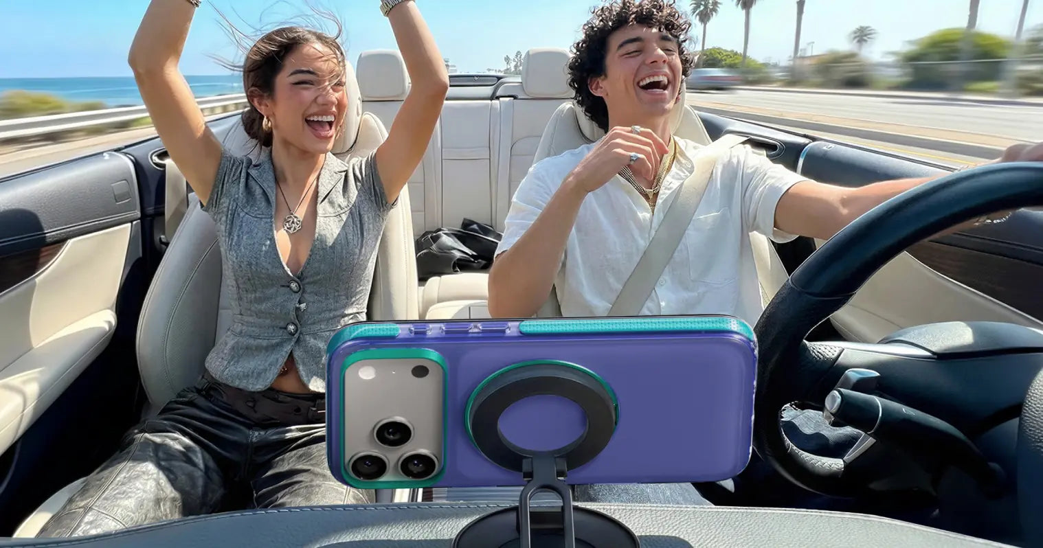 TORRAS Ostand O3 Hue case attached magnetically in a car